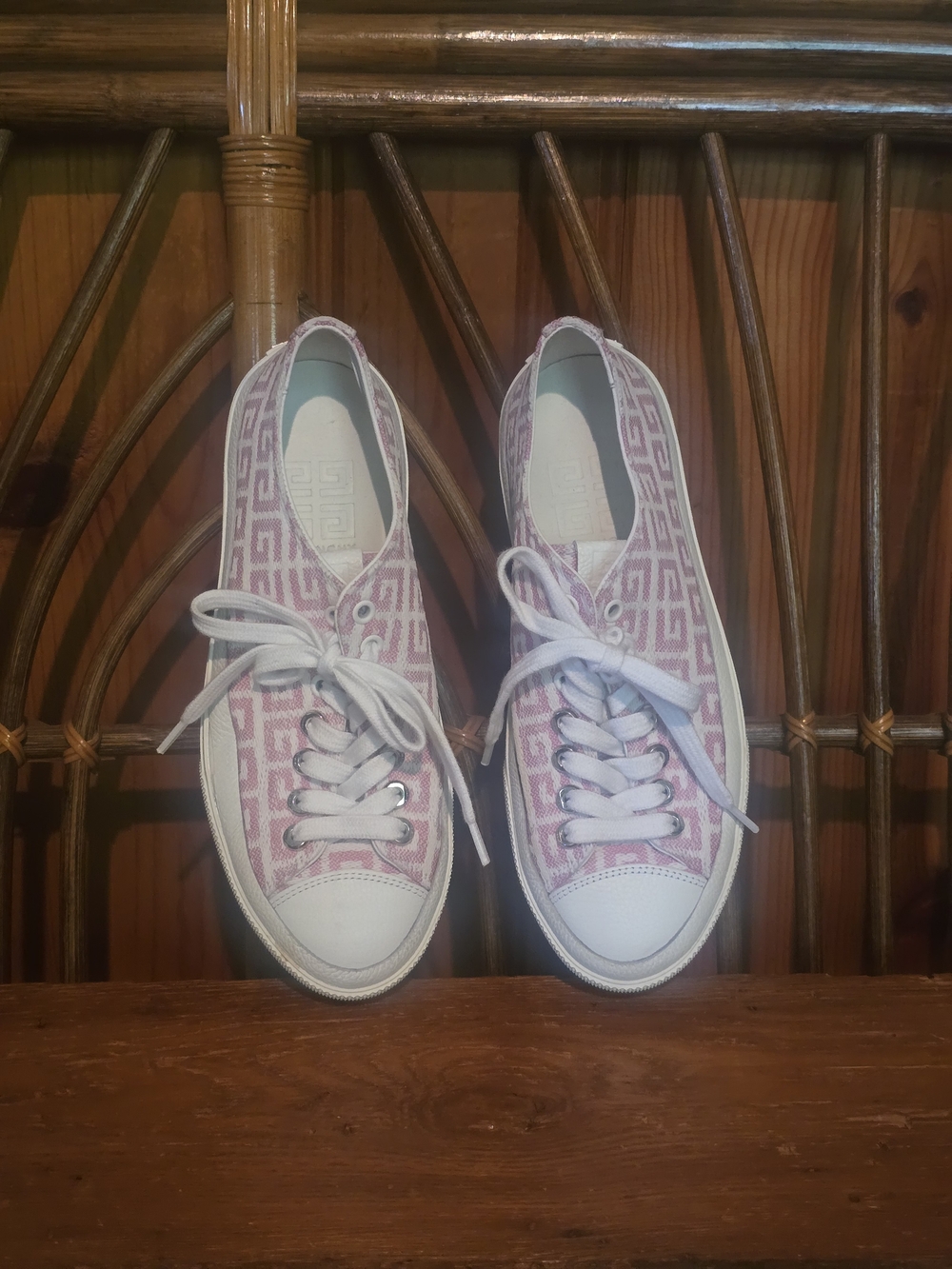Givenchy Pink Patterned Low-Top Sneakers - Picture 8 of 16